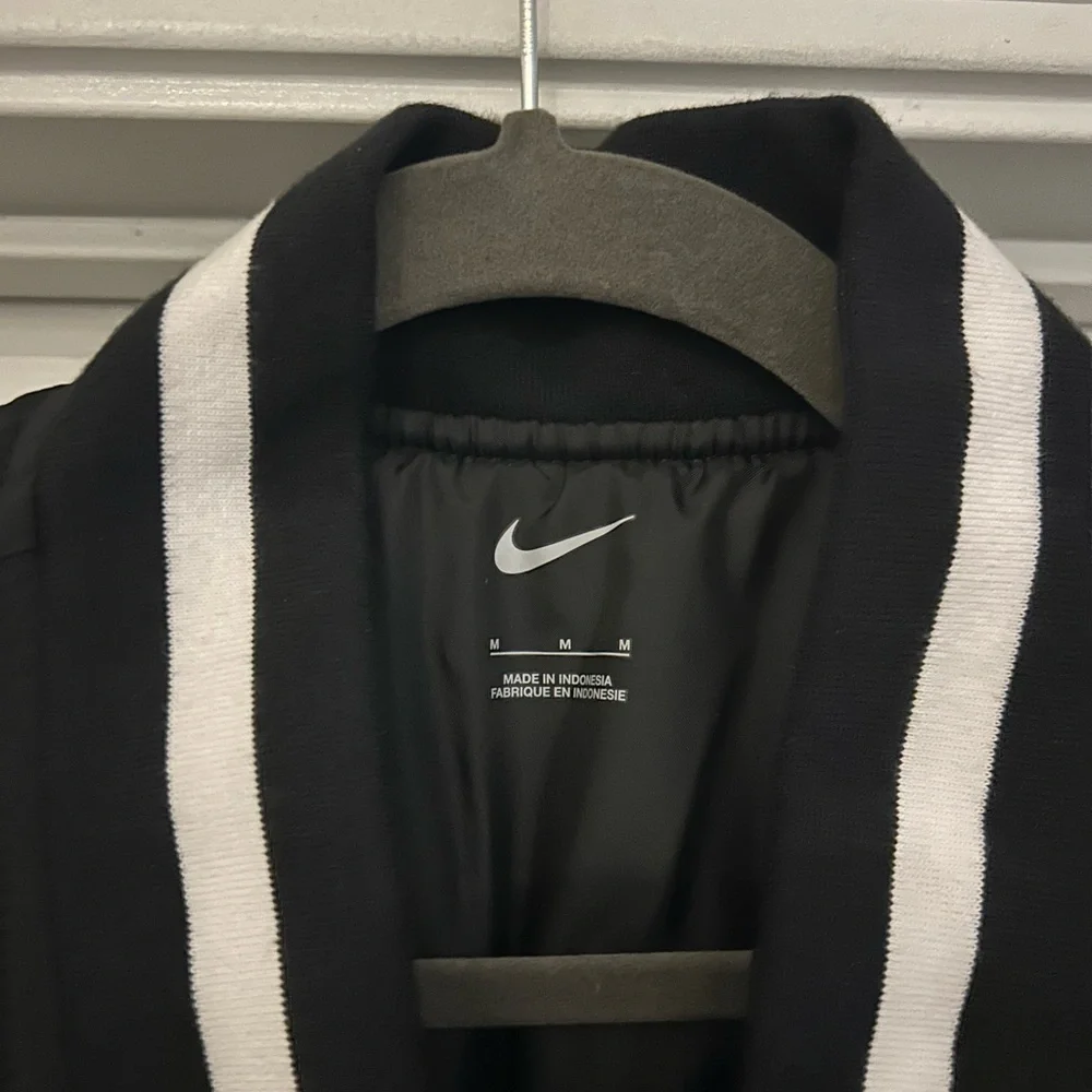 Nike Women's Jacket Medium‎ Long Dugout Bench Black Zip DC9103-010 Softball NWT